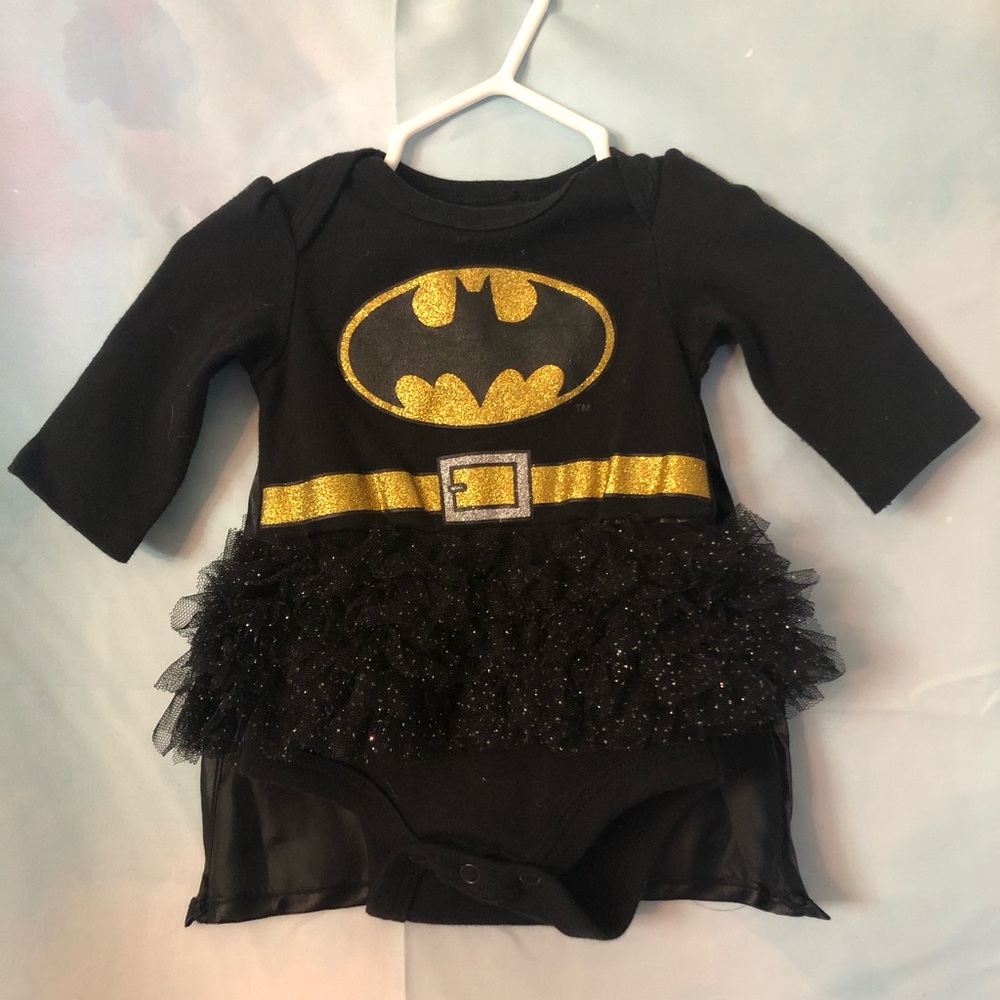 5/$25🤗NWOT Batgirl Onesie w/ Detachable Cape